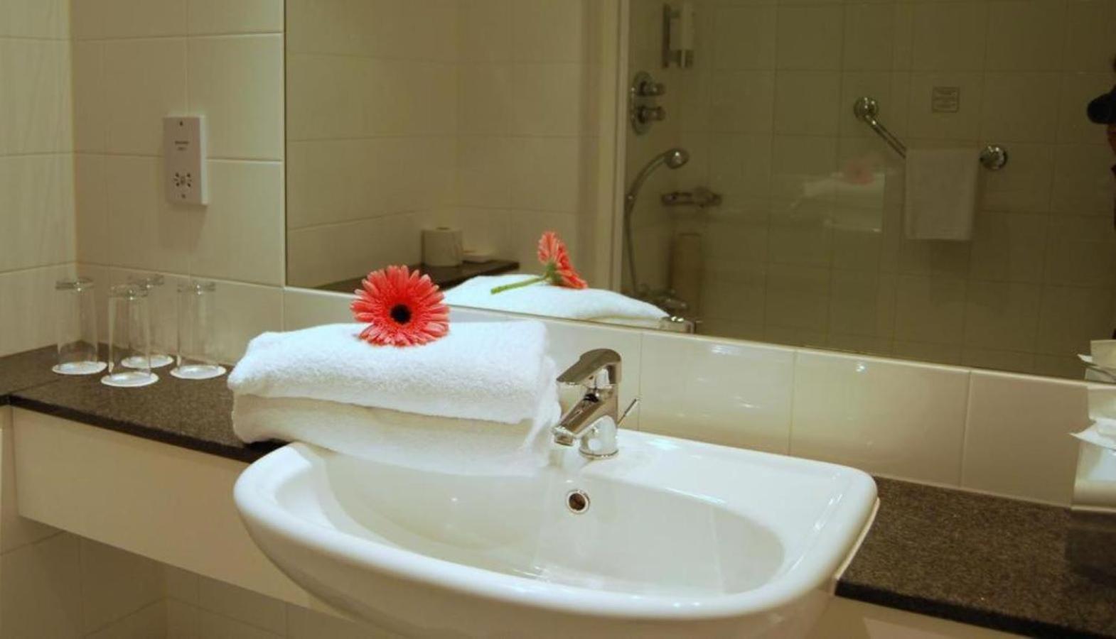 Maldron Hotel & Leisure Centre Limerick Junction Kültér fotó